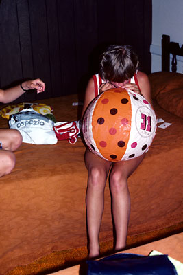 motel-inflating-the-ball